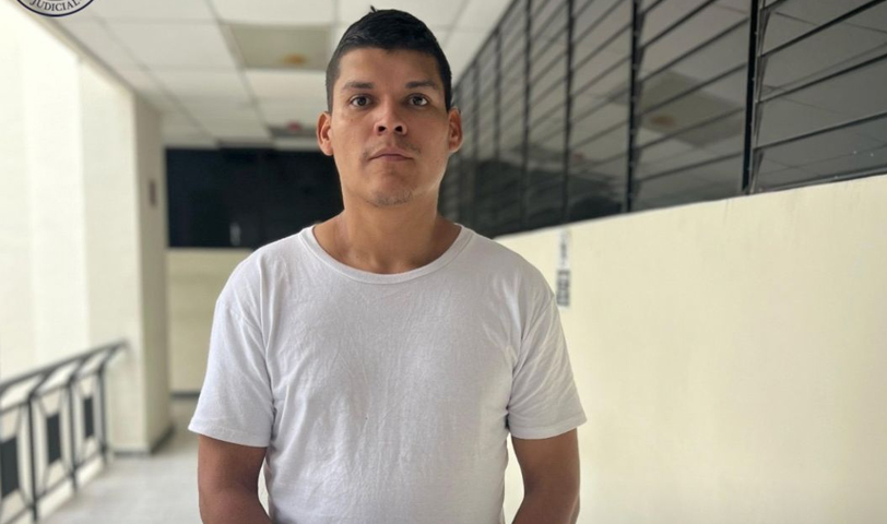 Juez ordena prisión contra sujeto que atacó a dos personas con un arma blanca en San Salvador
