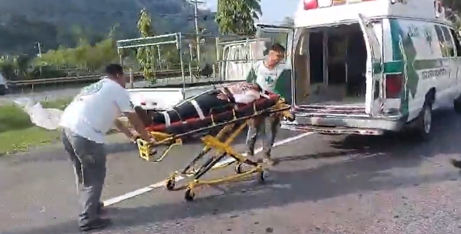 Mujer biker resulta gravemente lesionada tras accidentarse sobre autopista a Comalapa