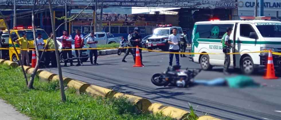 Mujer biker fallece tras brutal choque sobre el redondel El Platillo
