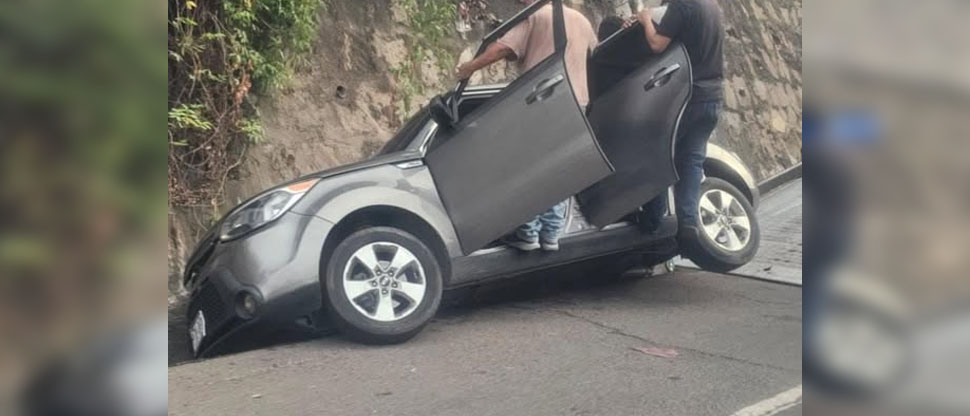 Conductor de Kia Soul pierde el control y termina encunetado en carretera Troncal del Norte