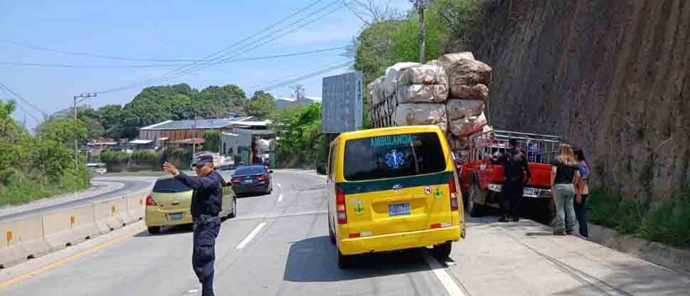 Mujer de 70 años es la víctima mortal de choque en carretera al Puerto de La Libertad