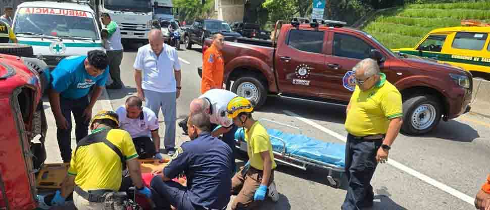 3 Personas y un bebé resultan lesionados tras choque en Apopa