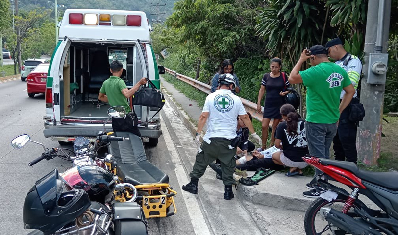 Hombre resulta lesionado tras accidente de tránsito en carretera al aeropuerto