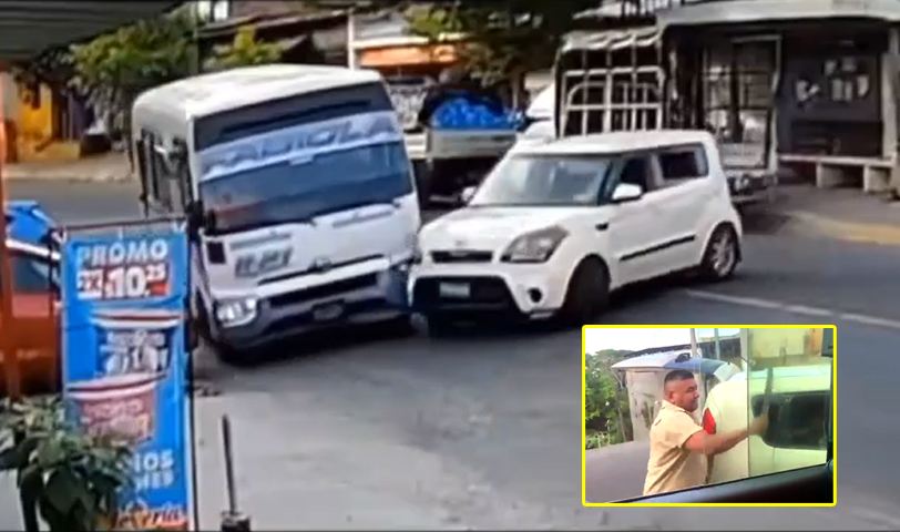 Momento del accidente protagonizado por un sujeto que después amenazó con un corvo a microbusero