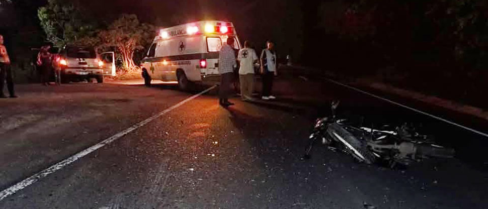Mujer que se transportaba en motocicleta termina en el hospital tras aparatoso accidente