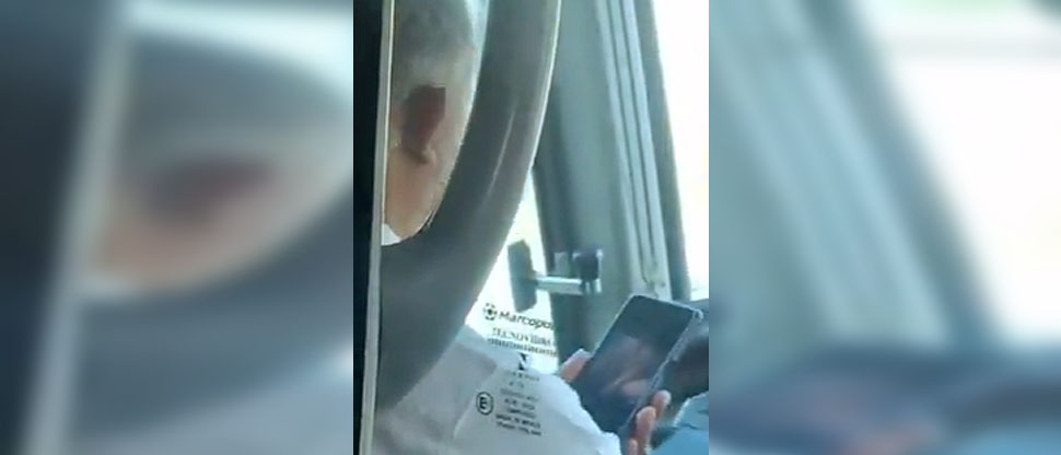 Denuncian a busero que iba más pendiente de ver videos en el celular que del volante