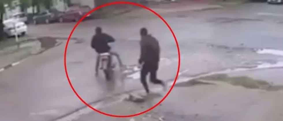 Argentina: Mujer lanza agua hirviendo a motoladrones que intentaron asaltar un negocio