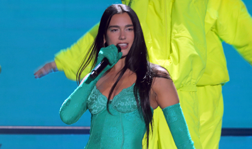 Dua Lipa sorprende a sus fans al cantar en español en Madrid