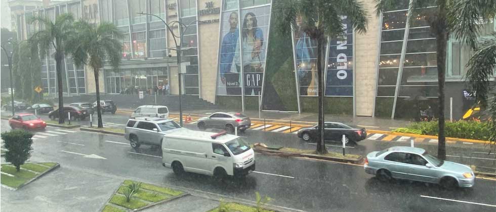 Fuerte lluvia se hace presente en varios puntos del gran San Salvador