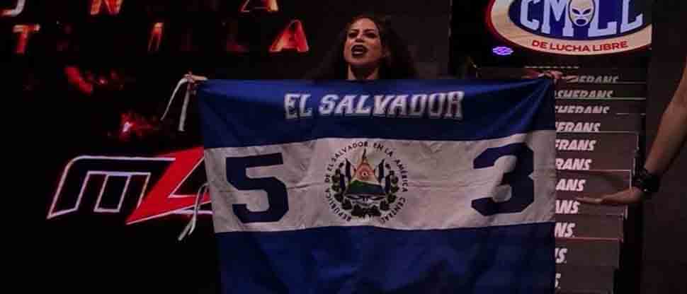 Ella es Alejandra la primera salvadoreña en luchar en la Arena México