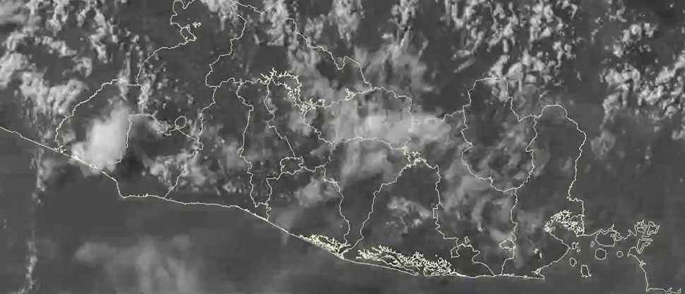 Se registran lluvias puntuales que se desplazan hacia San Salvador