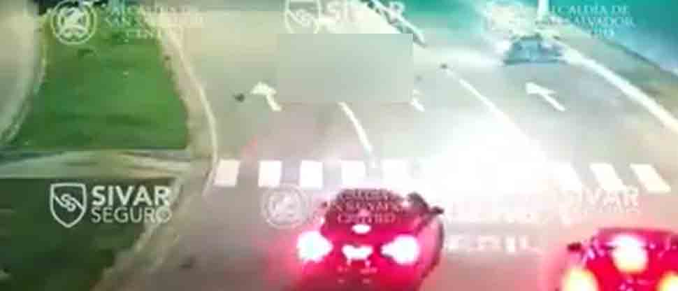 Motociclista pierde la vida en la alameda Juan Pablo II por manejar a excesiva velocidad