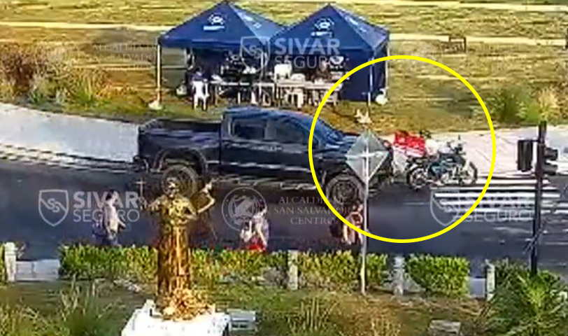 Distracción: conductor no frena a tiempo y arrolla a motociclista