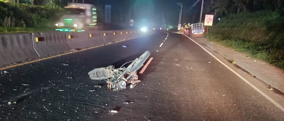 Adulto mayor y menor resultan lesionados tras accidente en Santa Ana