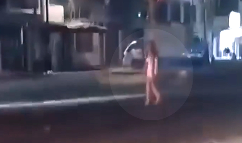Perú: momento exacto en que mujer en estado de ebriedad es atropellada por un camión
