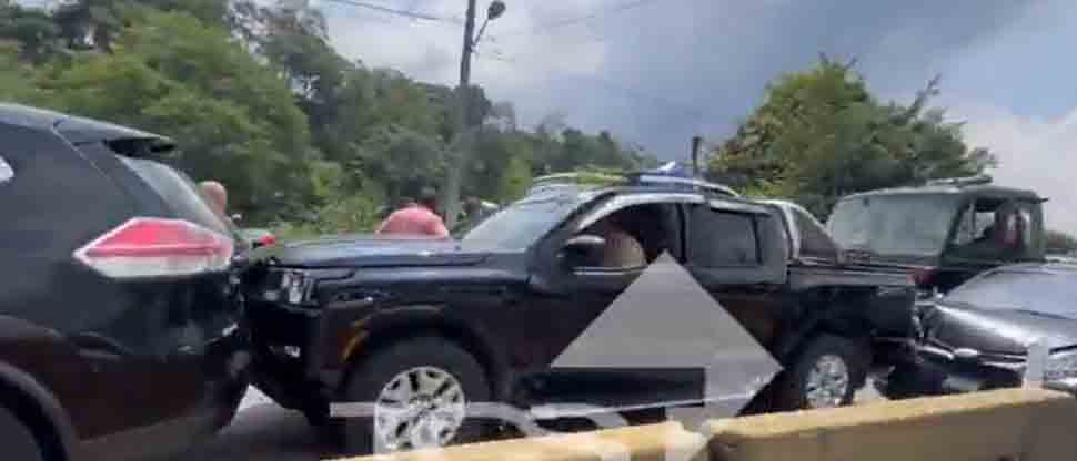 Conductores provocan múltiple choque en la autopista de Los Chorros