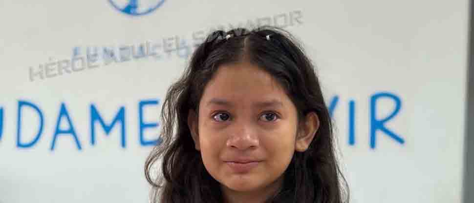Héroe sin capa: niña de 13 años vence el cáncer