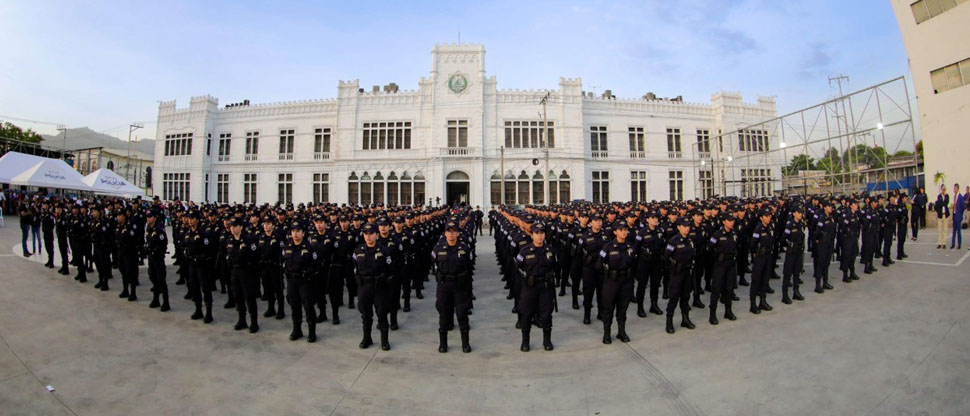 Juramentan 251 nuevos miembros de la PNC