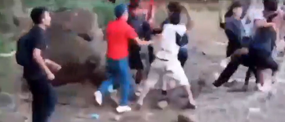 Aficionados y jugadores desatan pelea campal durante encuentro deportivo en La Libertad