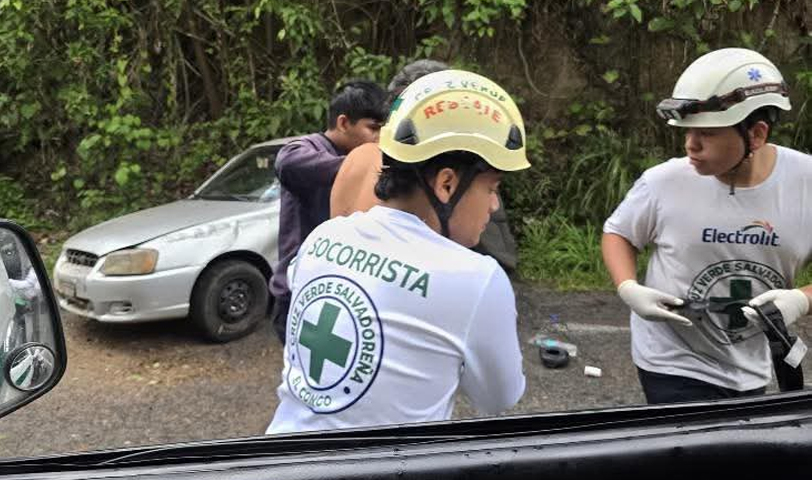 Hombre pierde un brazo tras aparatoso accidente en carretera a Santa Ana
