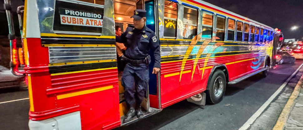 Autoridades garantizan seguridad de pasajeros en san salvador
