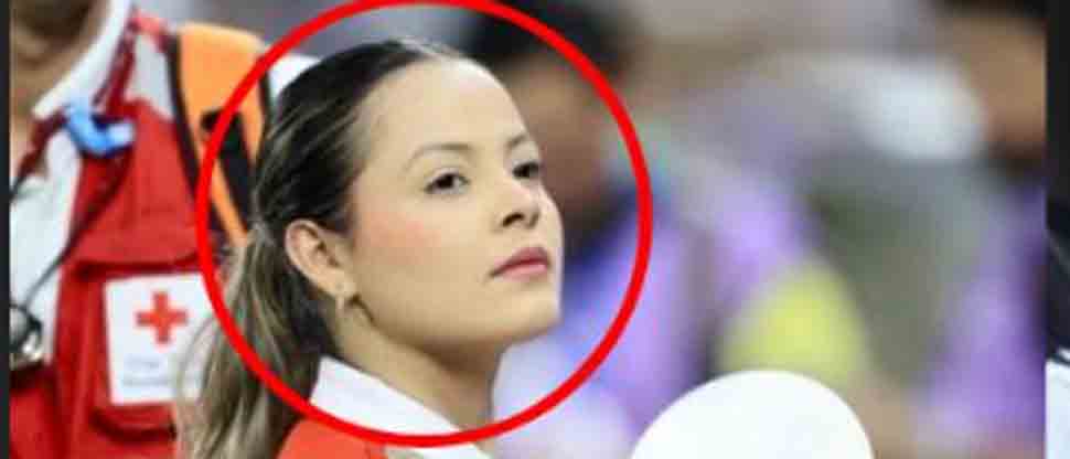 Viralizan la imagen de bella socorrista que robó miradas en un partido de fútbol