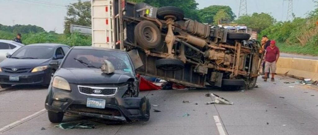Una persona lesionada tras fuerte accidente en carretera a Sonsonate