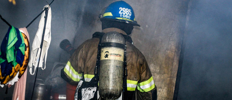 Incendio consume vivienda en La Libertad esta madrugada de lunes