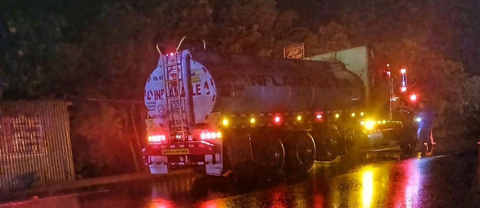 La Libertad: varios lesionados tras choque de camión contra pipa que transportaba combustible