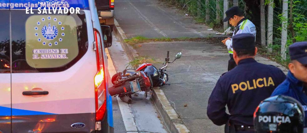Dos personas resultaron lesionadas tras accidente sobre carretera a Comalapa