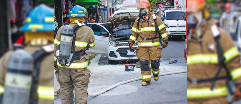 Cabañas: automovilista evita daños mayores en su vehículo al sofocar incendio con su extintor