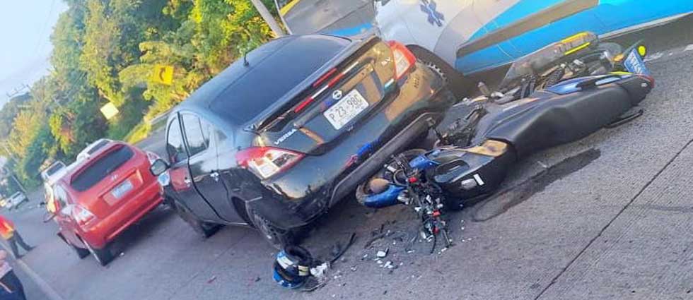 Motociclista no guarda distancia y ocasiona cuádruple siniestro en el bulevar Constitución