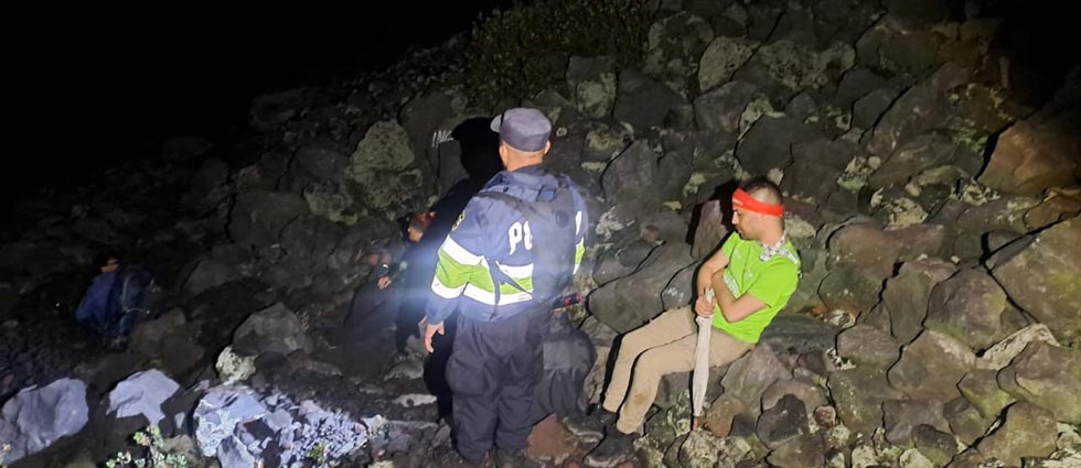 PNC auxilia a turistas extranjeros tras extraviarse en su descenso del volcán de Izalco