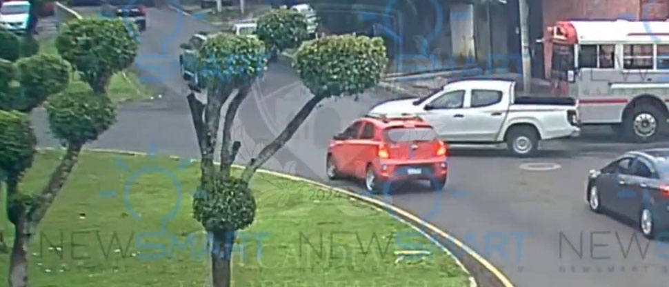 La velocidad inadecuada provoca nuevo choque en el sector del exrastro de Santa Tecla 