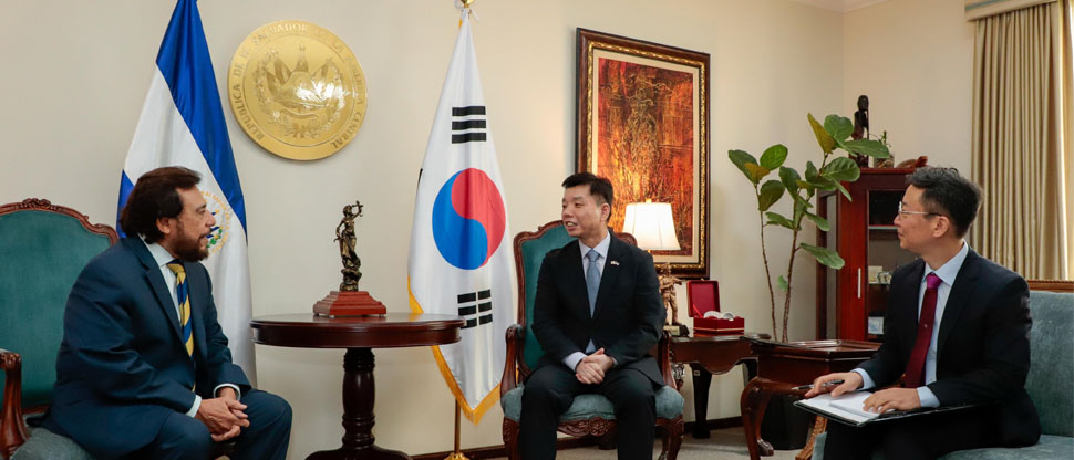 Vicepresidente Ulloa se reúne con embajador de Corea del Sur y fortalece lazos de cooperación