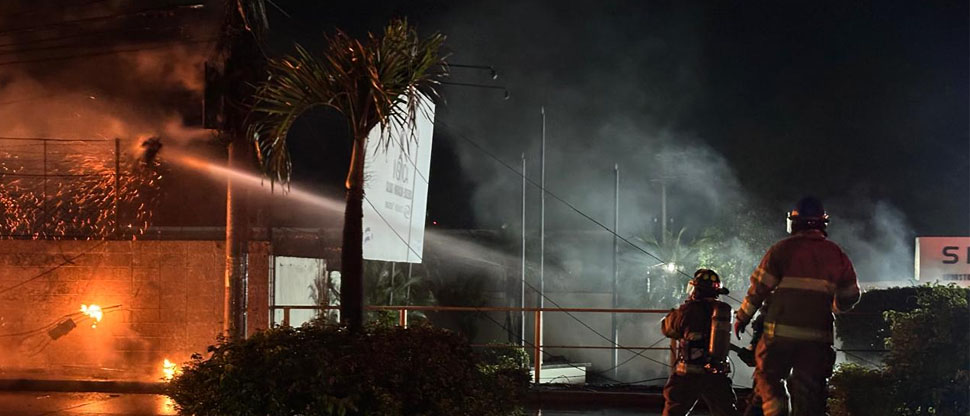 Sofocan voraz incendio en cables del tendido eléctrico en Apopa