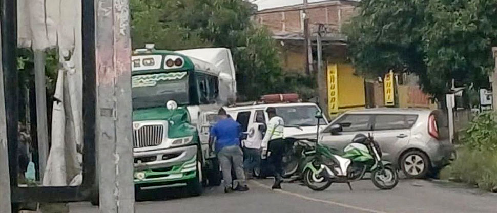 «Killer» Soul choca contra autobús del transporte público en Santa Ana