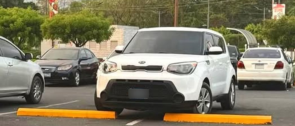 Viralizan foto que capta la destreza para estacionarse de conductor de un “Killer” Soul