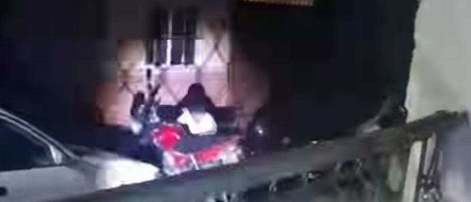 Sorprenden a ladrón en silla de ruedas intentando robar la batería a una moto en San Miguel