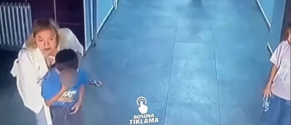 Profesora corre y le salva la vida a niño que se asfixiaba con una galleta