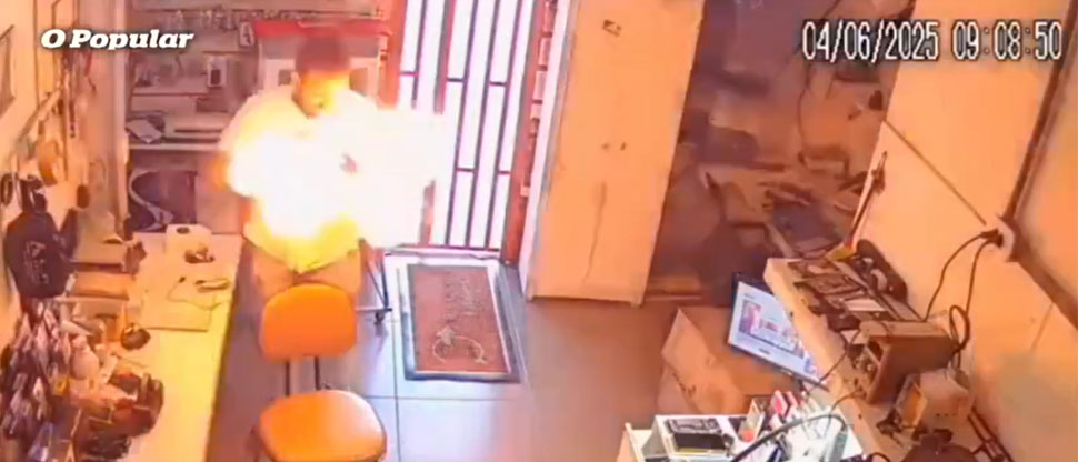 Celular explota en las manos de técnico que intentaba repararlo