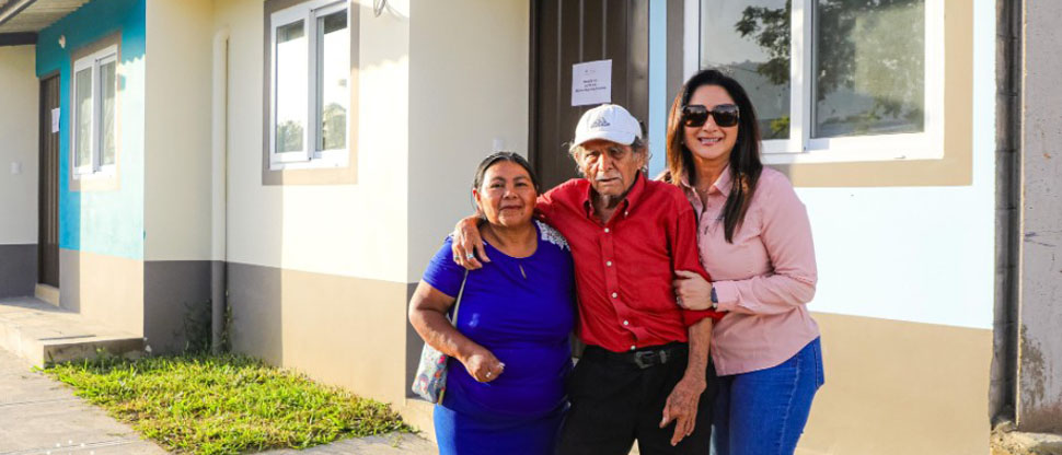 Gobierno entregó casas a familias que antes vivían en condiciones de vulnerabilidad