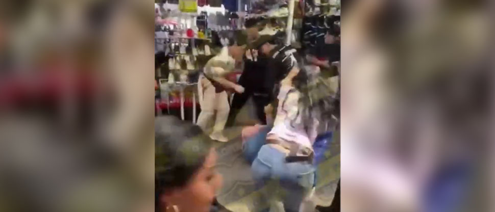 Vendedoras hacen justicia por su propia mano y agarran a patadas a supuestas ladronas en Tepito, México