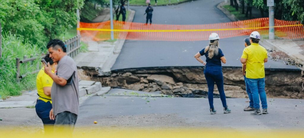Inician inspecciones técnicas en la zona donde colapsó el puente en Villa Lourdes, Colón