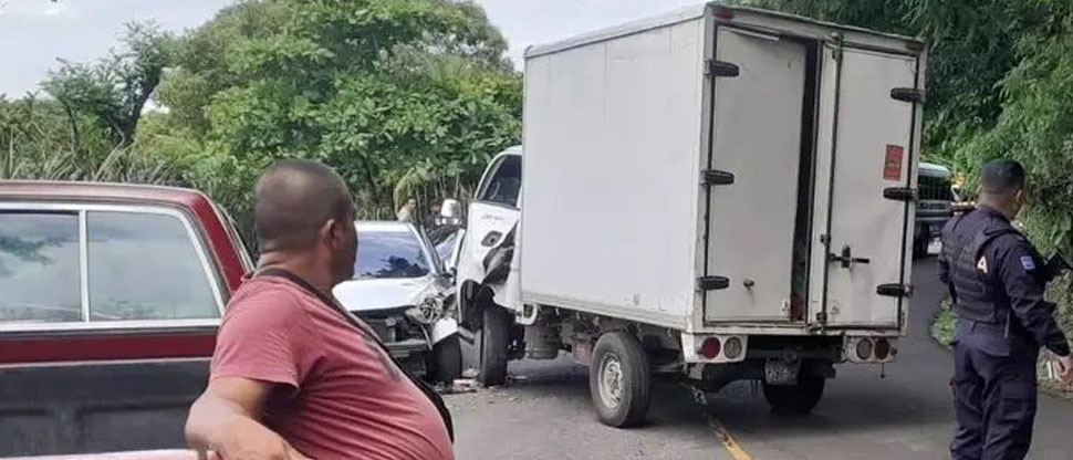 Procesan escena de fuerte accidente en Santa Catarina Masahuat
