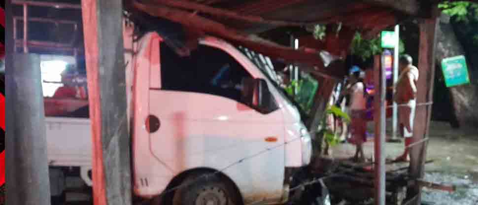 Conductor de pick up lesiona a 2 personas tras perder el control  en el desvío de Amayo