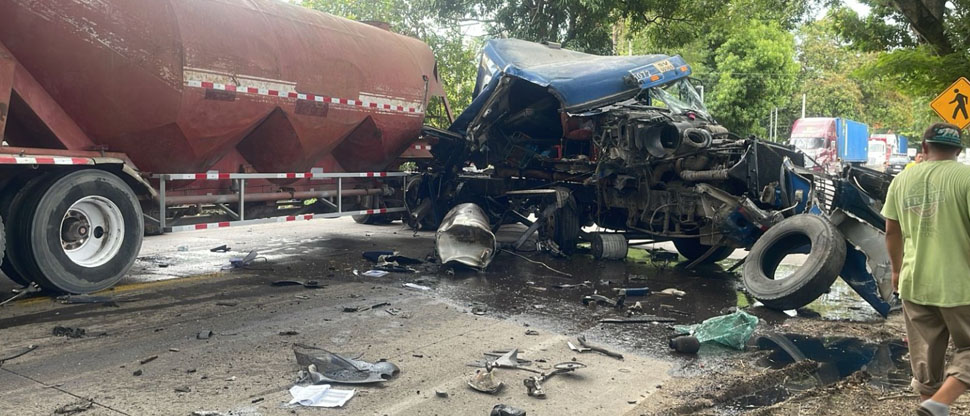 Aparatoso accidente de tránsito en carretera hacia Metapán
