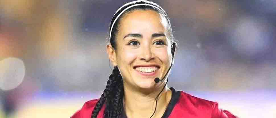 Ella es Katia García la árbitra que impartió justicia en el partido debut de La Selecta contra Curazao