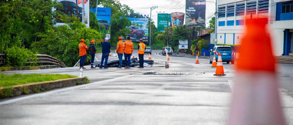 Intervienen carril en la carretera Panamericana tras daños causados por lluvias recientes