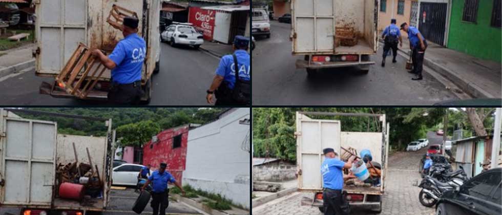 Retiran cajas, conos y llantas que usaban para apartar parqueos en la Santísima Trinidad